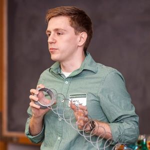 Meet your Posher, Avery